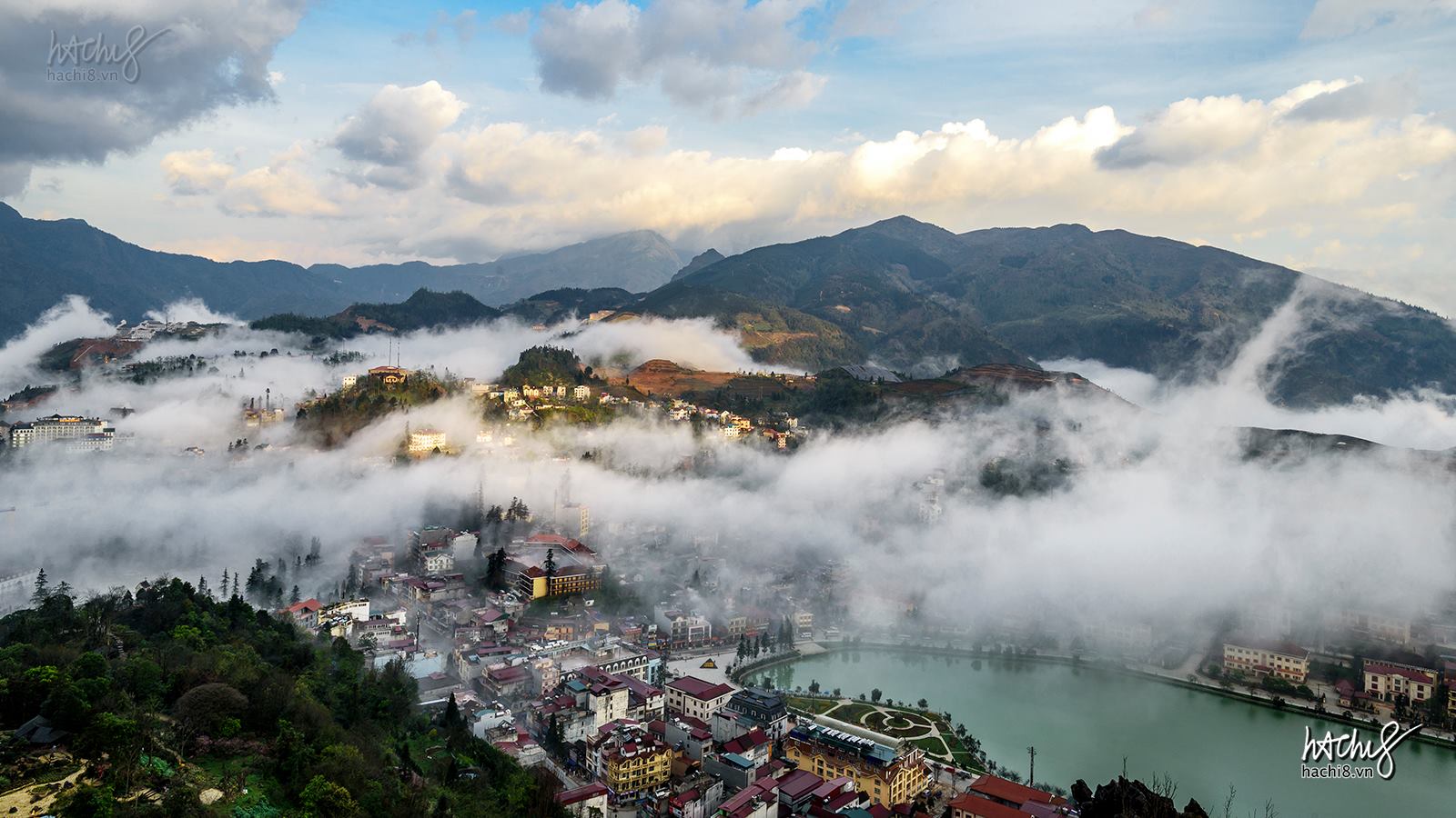 View núi Hoàng Liên Sơn từ ban công khách sạn Sa Pa