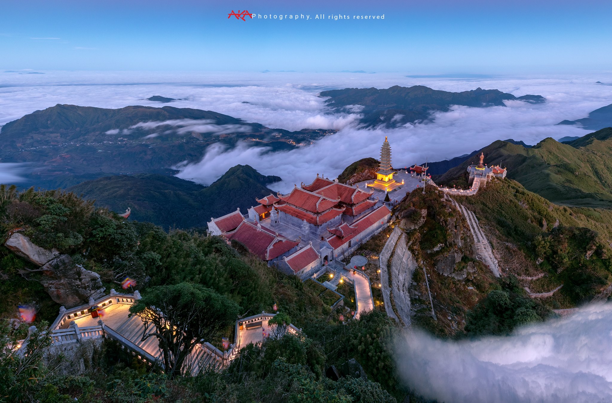 Đỉnh Fansipan 3143m nóc nhà Đông Dương, điểm cao trào ngày 2 tour Sa Pa 3N2Đ